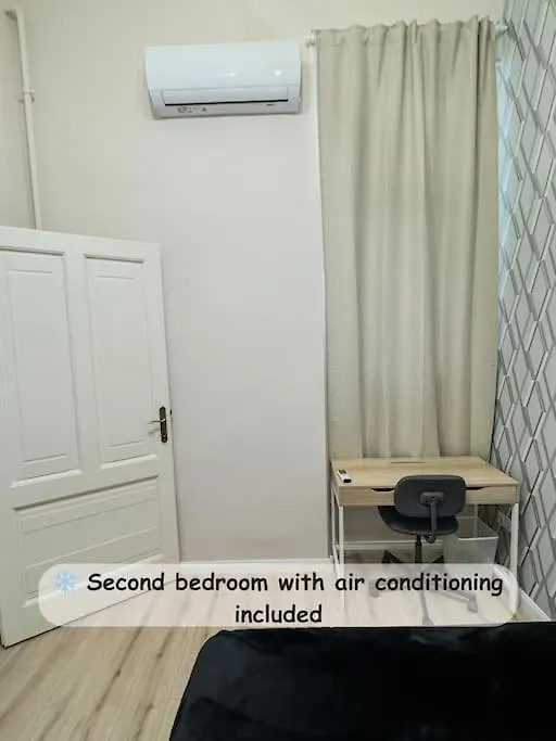 Apartment Stylish Parisian 3Br In Central Budapest, Sleeps 9 Hungary