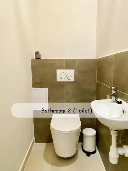 Apartment Stylish Parisian 3Br In Central Budapest, Sleeps 9