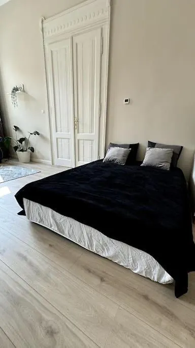 Stylish Parisian 3Br In Central Budapest, Sleeps 9