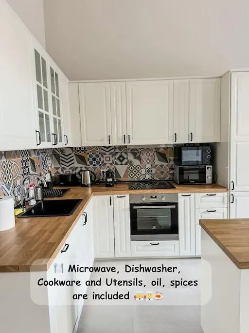 Stylish Parisian 3Br In Central Budapest, Sleeps 9
