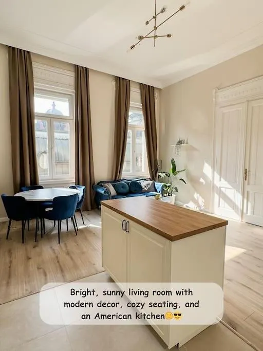 Stylish Parisian 3Br In Central Budapest, Sleeps 9 Budapest