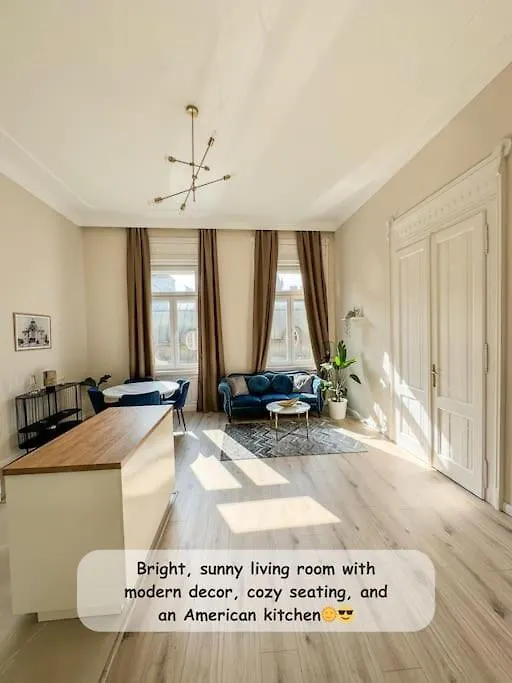 Apartment Stylish Parisian 3Br In Central Budapest, Sleeps 9