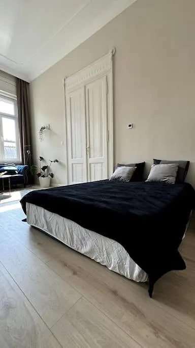Stylish Parisian 3Br In Central Budapest, Sleeps 9 Apartmán